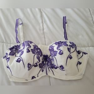 Lace-lined 40DD Cacique Bra